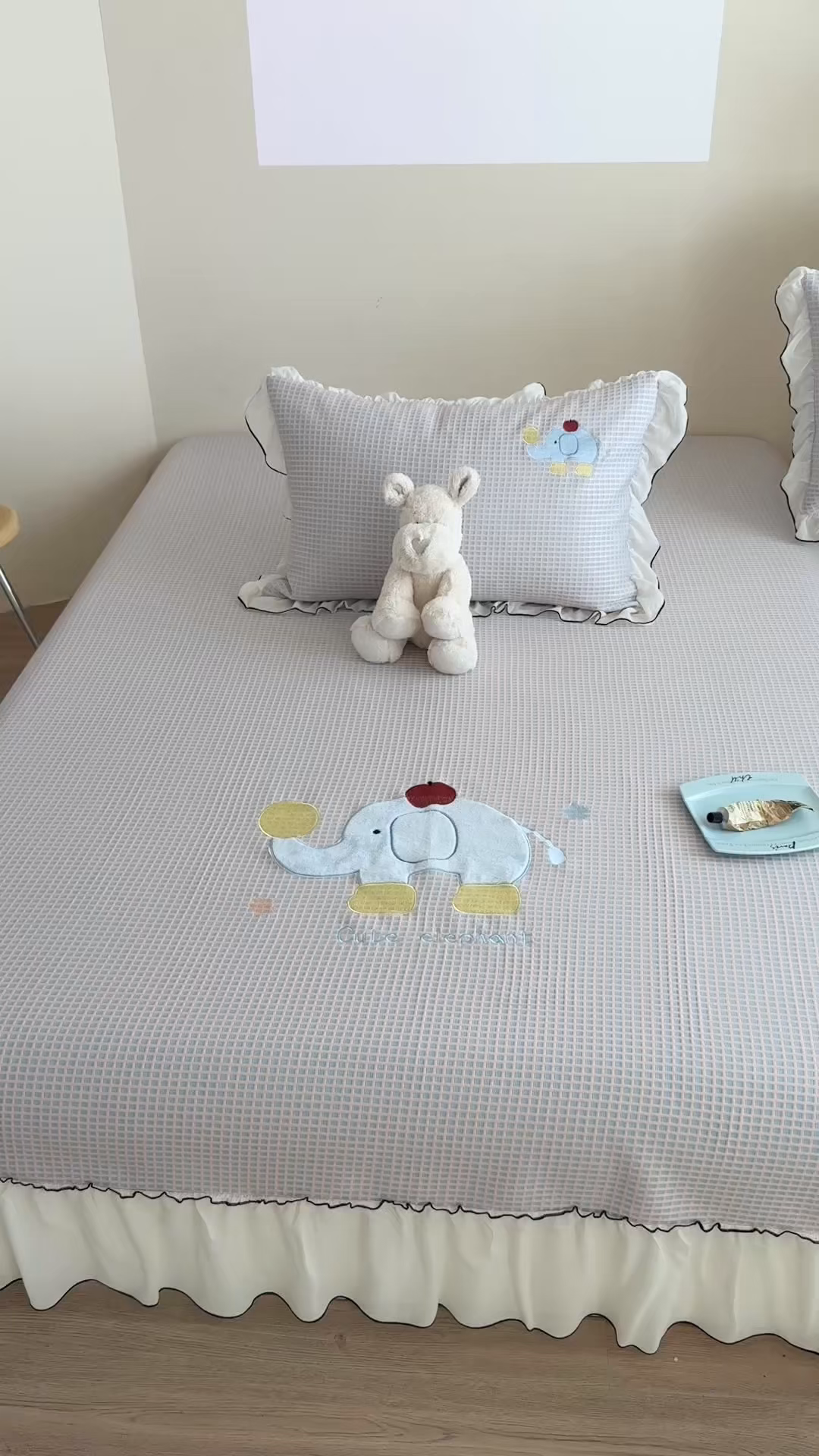 91家纺网 家纺一手货源 找家纺 暖生活 2026春夏新款3DMAX超凉感原创软凉席席子空调软席-床裙款 苹果象-床裙款