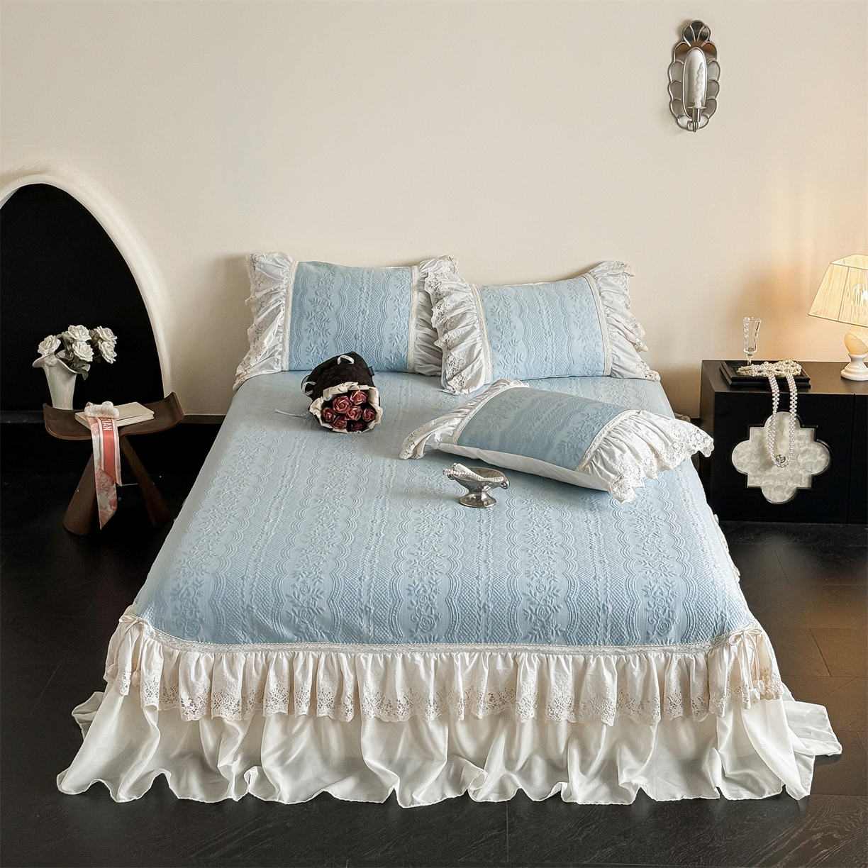 91家纺网 家纺一手货源 找家纺 （总）觅糖家纺 2026夏日新款复古法式冰豆豆立体提花床裙凉席系列 -一路生花