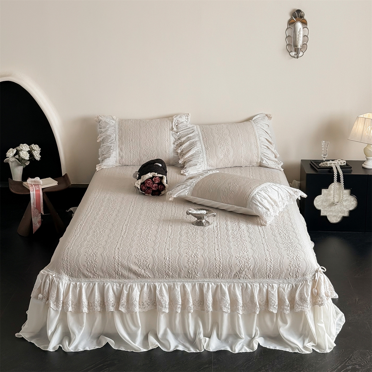 91家纺网 家纺一手货源 找家纺 （总）觅糖家纺 2026夏日新款复古法式冰豆豆立体提花床裙凉席系列 -一路生花