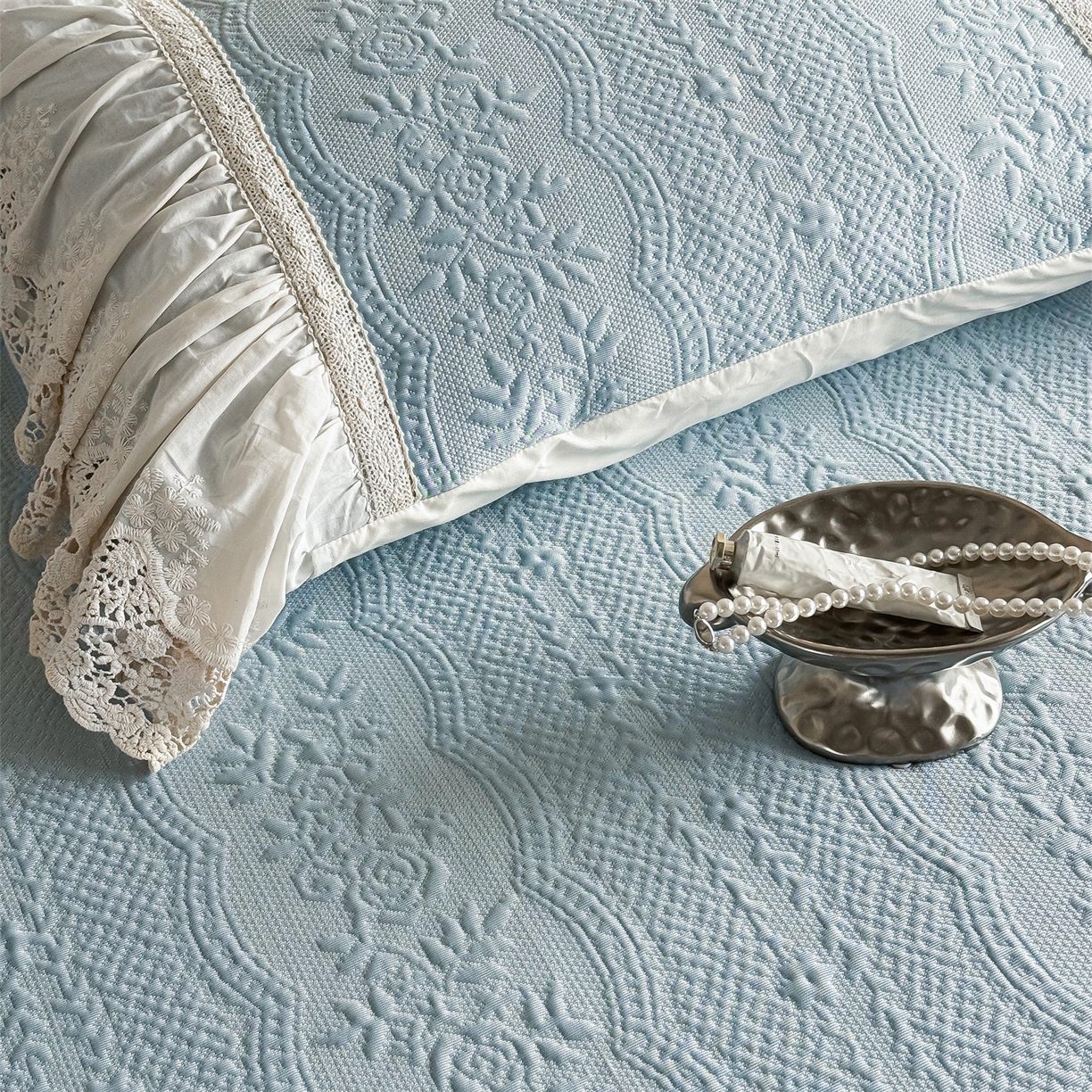 91家纺网 家纺一手货源 找家纺 觅糖家纺 2026夏日新款复古法式冰豆豆立体提花床裙凉席系列 -一路生花 一路生花-蓝