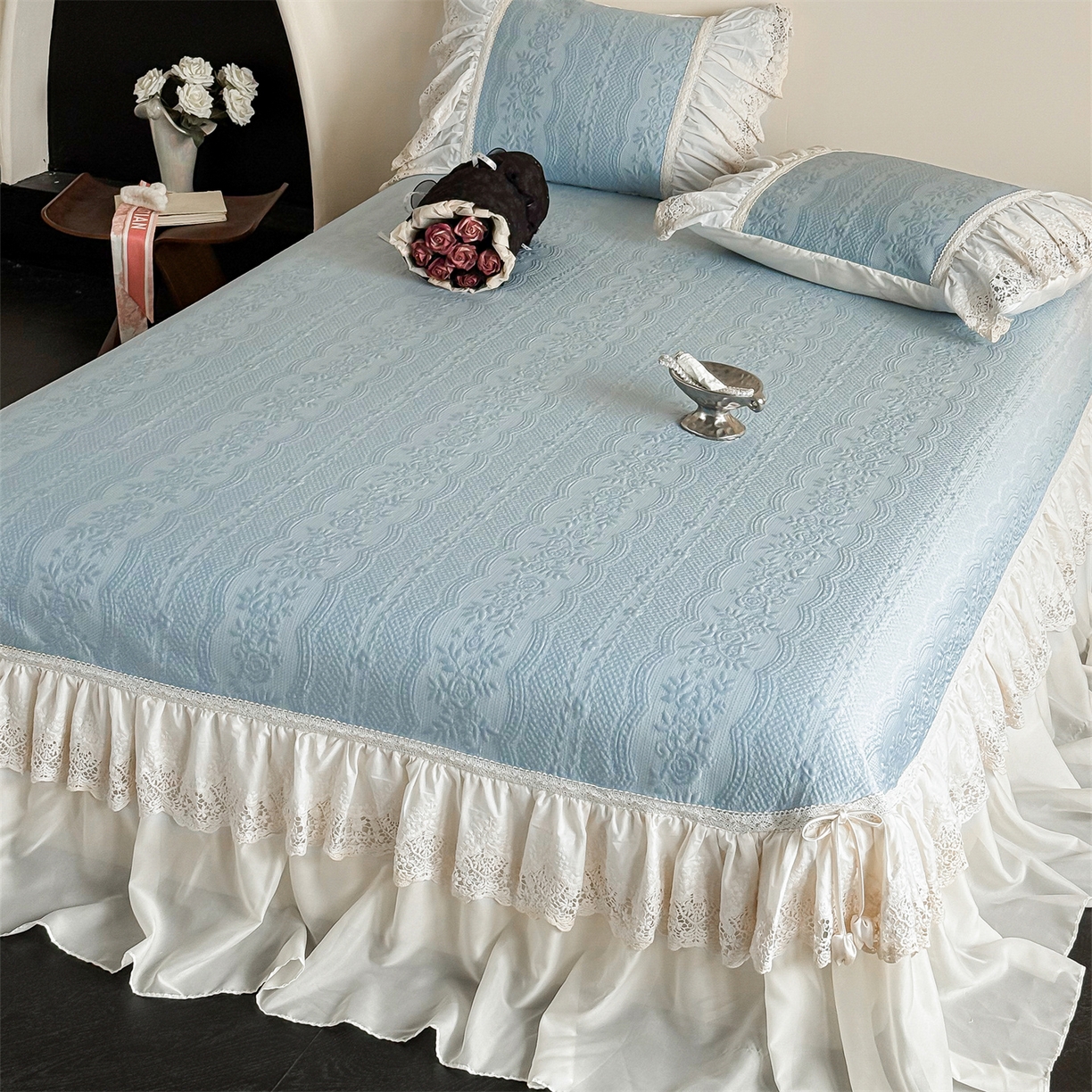 91家纺网 家纺一手货源 找家纺 觅糖家纺 2026夏日新款复古法式冰豆豆立体提花床裙凉席系列 -一路生花 一路生花-蓝