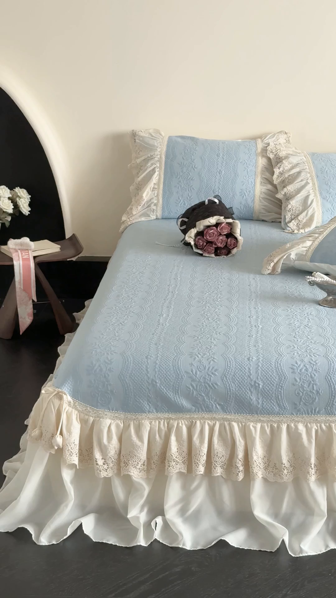 91家纺网 家纺一手货源 找家纺 觅糖家纺 2026夏日新款复古法式冰豆豆立体提花床裙凉席系列 -一路生花 一路生花-蓝