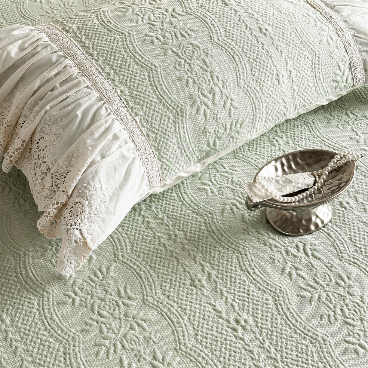 91家纺网 家纺一手货源 找家纺 觅糖家纺 2026夏日新款复古法式冰豆豆立体提花床裙凉席系列 -一路生花 一路生花-绿