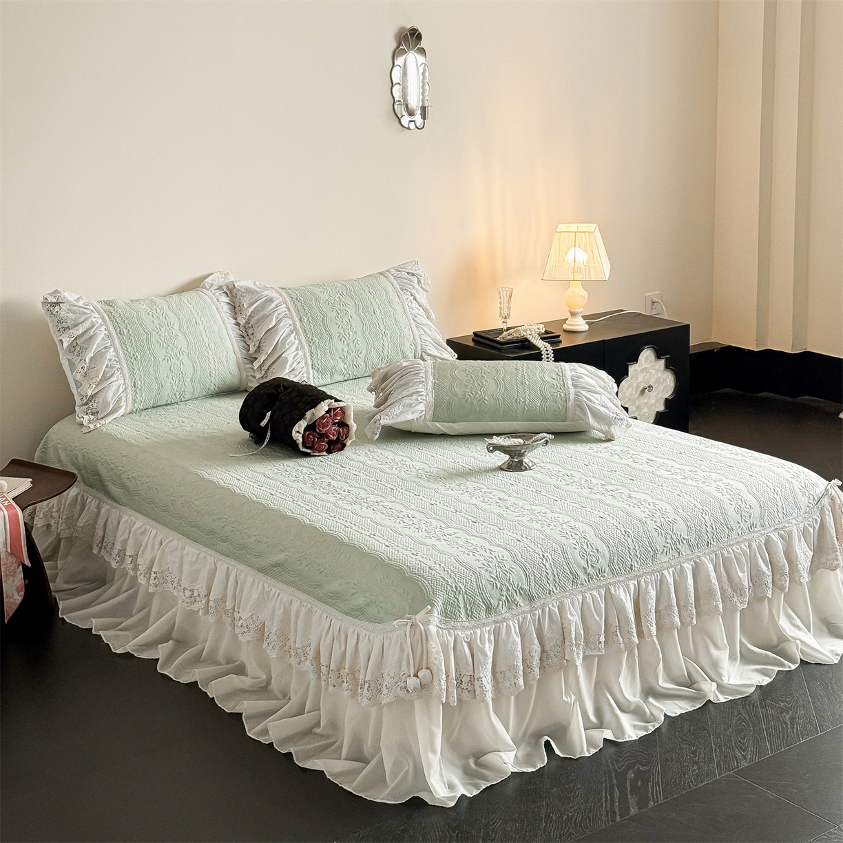 91家纺网 家纺一手货源 找家纺 觅糖家纺 2026夏日新款复古法式冰豆豆立体提花床裙凉席系列 -一路生花 一路生花-绿