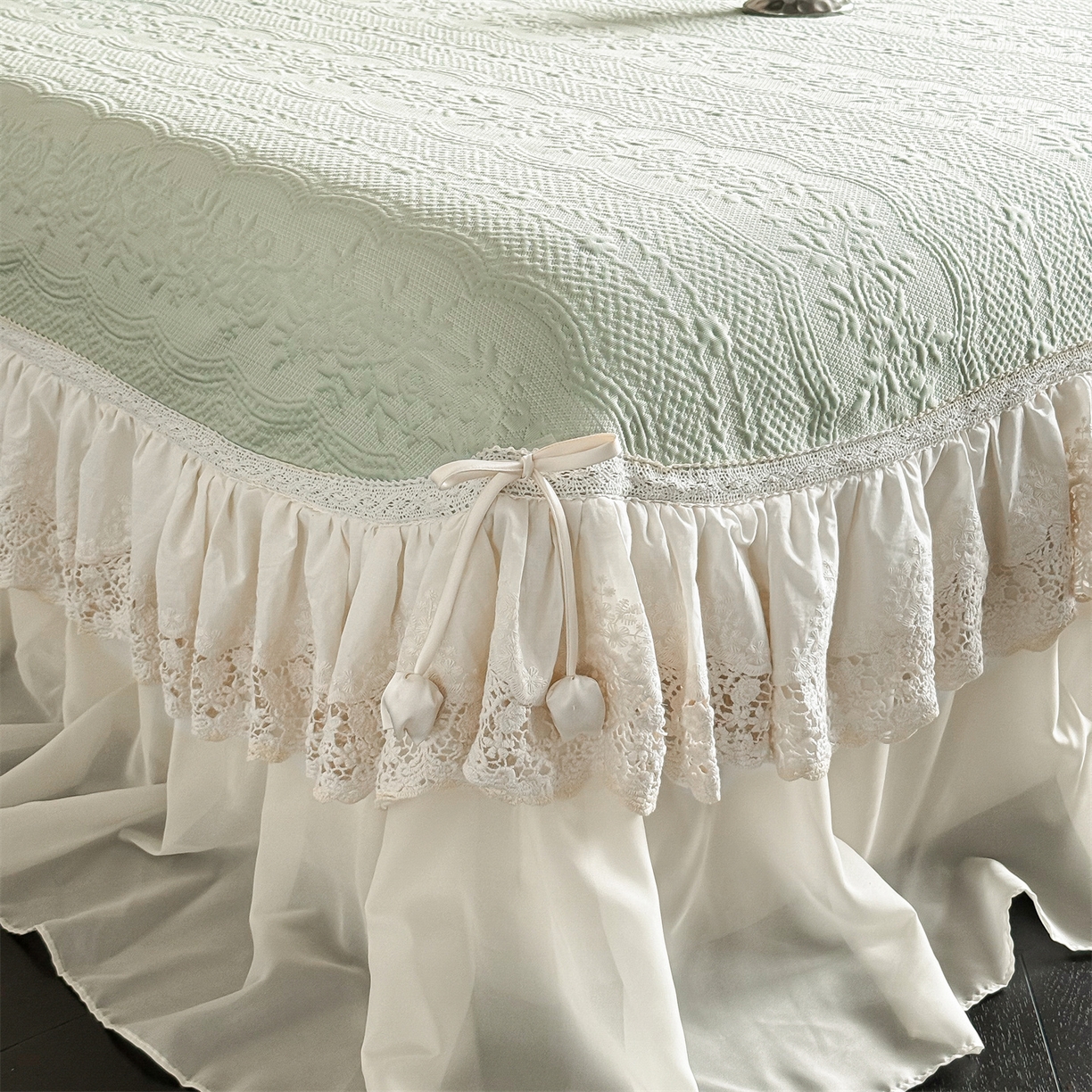 91家纺网 家纺一手货源 找家纺 觅糖家纺 2026夏日新款复古法式冰豆豆立体提花床裙凉席系列 -一路生花 一路生花-绿