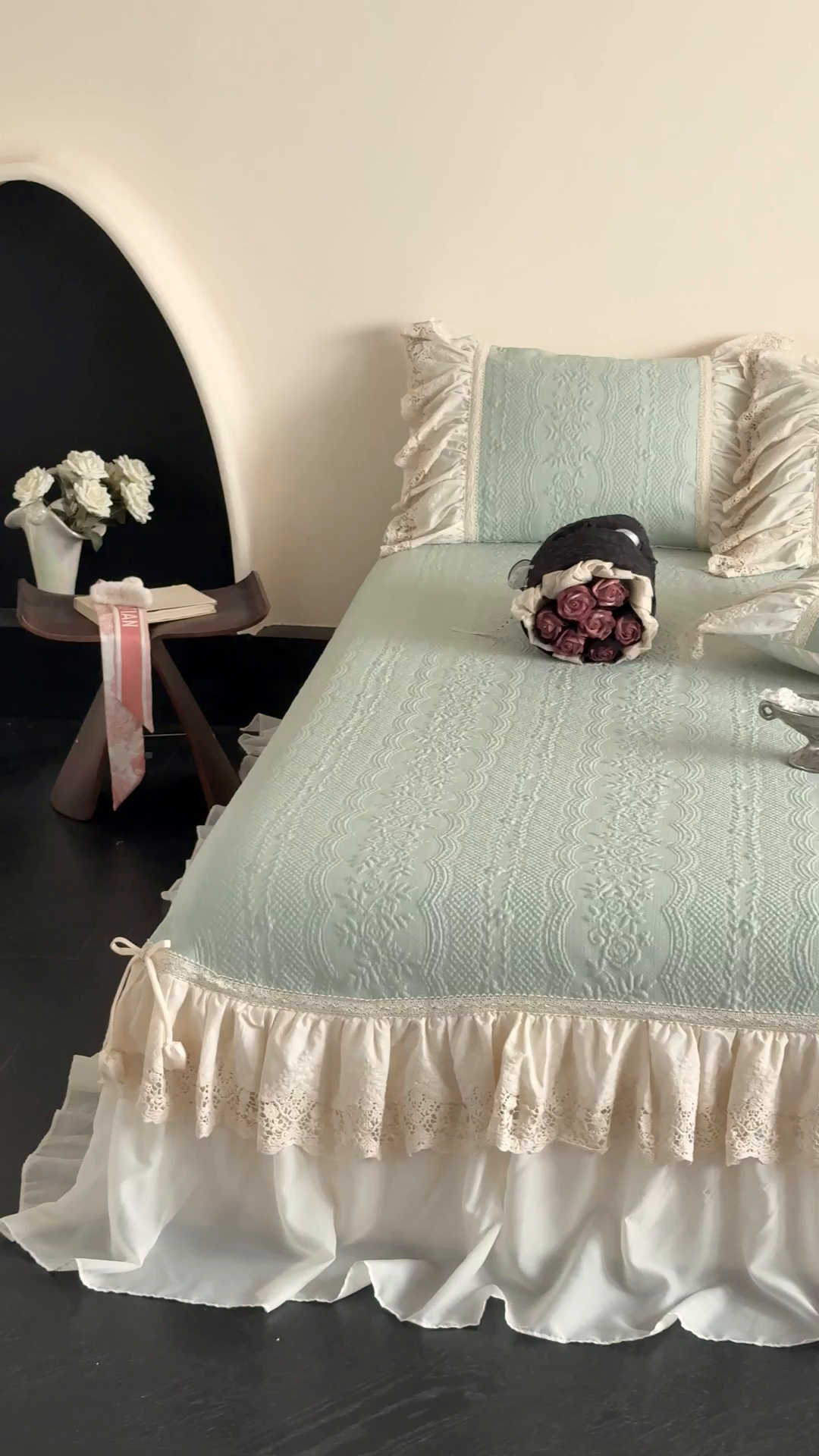 91家纺网 家纺一手货源 找家纺 觅糖家纺 2026夏日新款复古法式冰豆豆立体提花床裙凉席系列 -一路生花 一路生花-绿