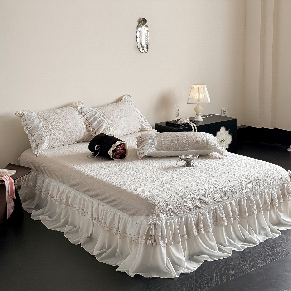 91家纺网 家纺一手货源 找家纺 觅糖家纺 2026夏日新款复古法式冰豆豆立体提花床裙凉席系列 -一路生花 一路生花-香槟