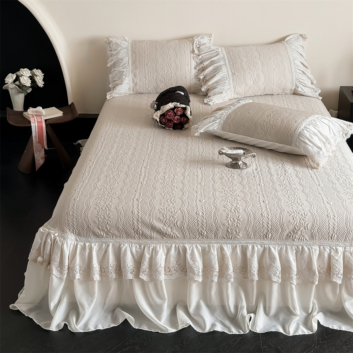 91家纺网 家纺一手货源 找家纺 觅糖家纺 2026夏日新款复古法式冰豆豆立体提花床裙凉席系列 -一路生花 一路生花-香槟