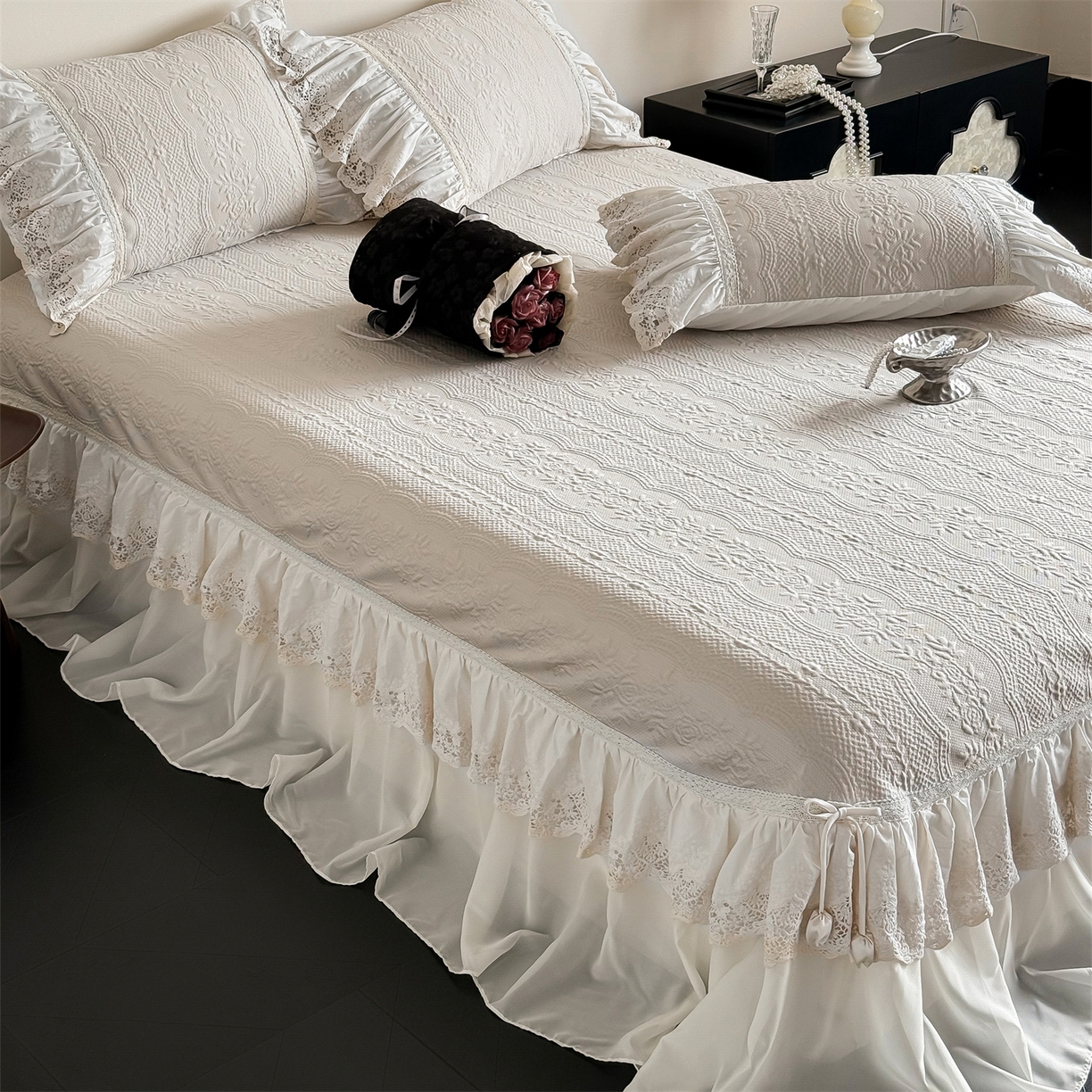 91家纺网 家纺一手货源 找家纺 觅糖家纺 2026夏日新款复古法式冰豆豆立体提花床裙凉席系列 -一路生花 一路生花-香槟