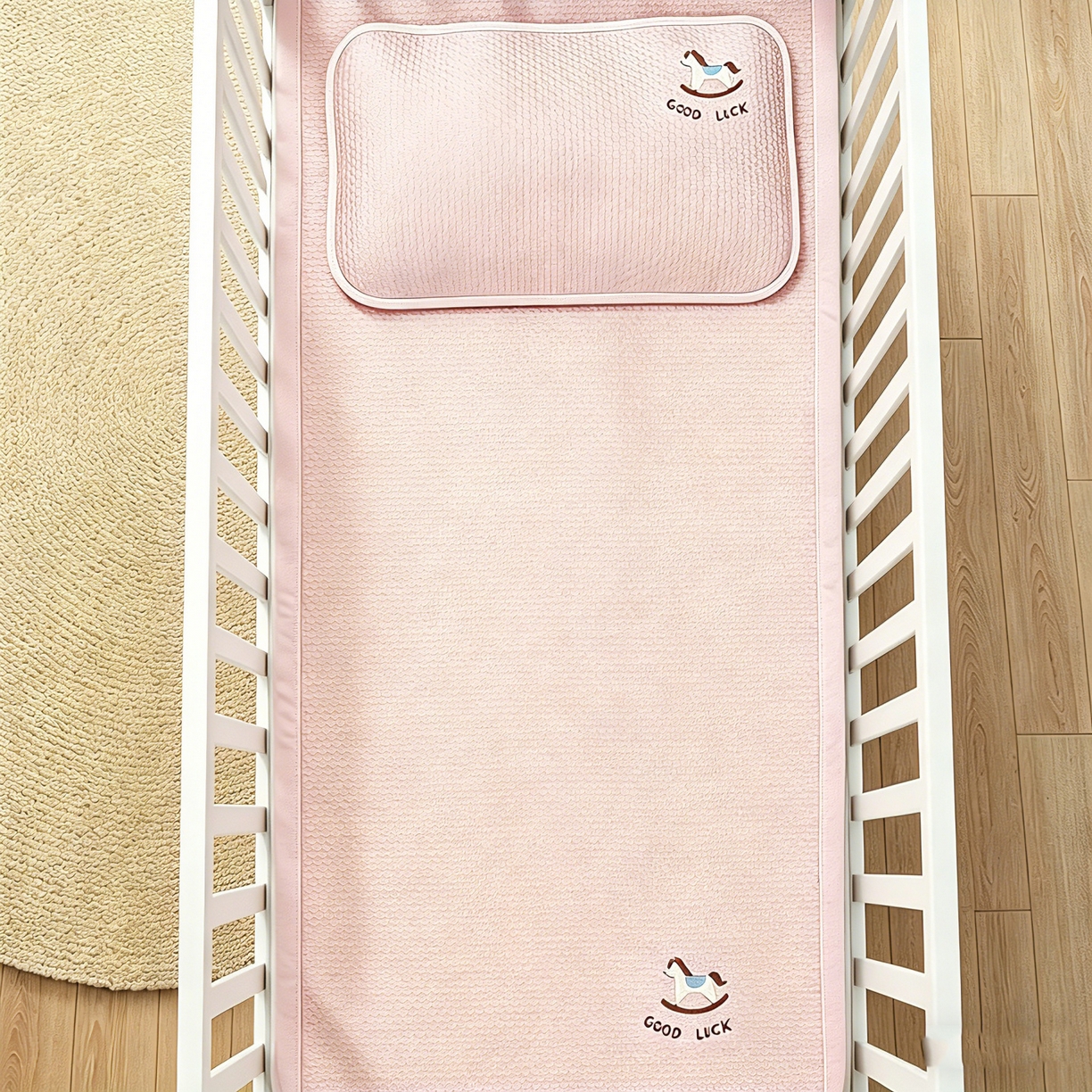 91家纺网 家纺一手货源 找家纺 川悦生活 2026新款A类凉豆豆绣花冰丝儿童凉席 奶小马粉