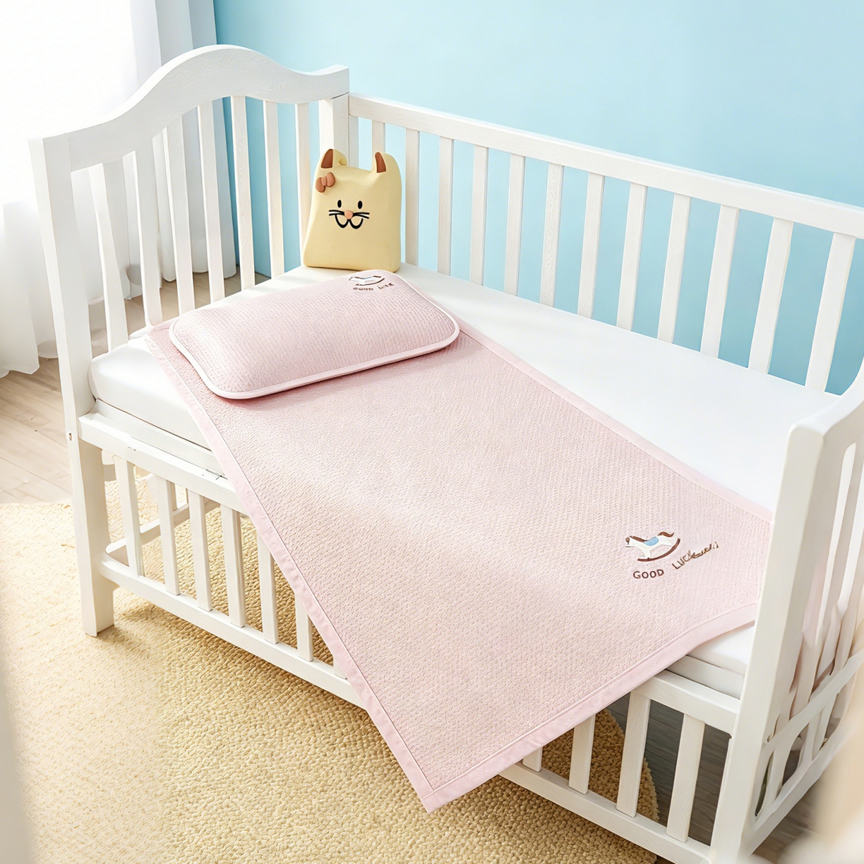 91家纺网 家纺一手货源 找家纺 川悦生活 2026新款A类凉豆豆绣花冰丝儿童凉席 奶小马粉