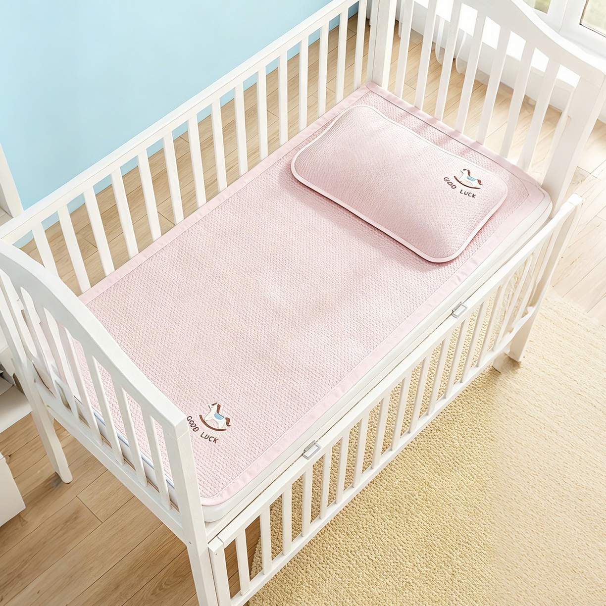 91家纺网 家纺一手货源 找家纺 川悦生活 2026新款A类凉豆豆绣花冰丝儿童凉席 奶小马粉