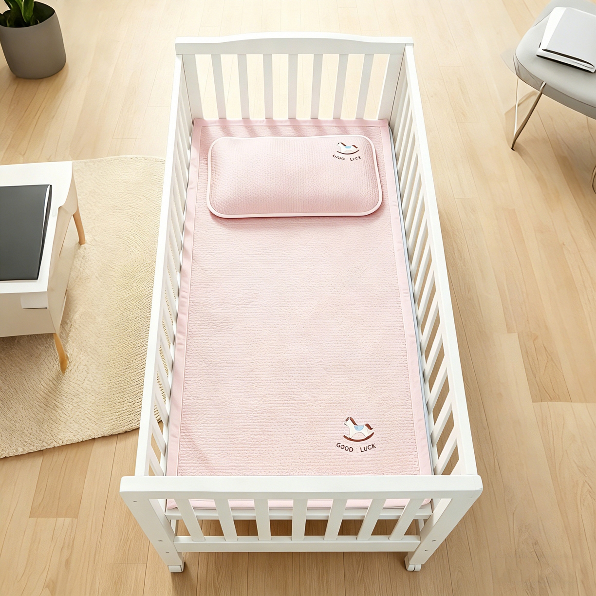 91家纺网 家纺一手货源 找家纺 川悦生活 2026新款A类凉豆豆绣花冰丝儿童凉席 奶小马粉