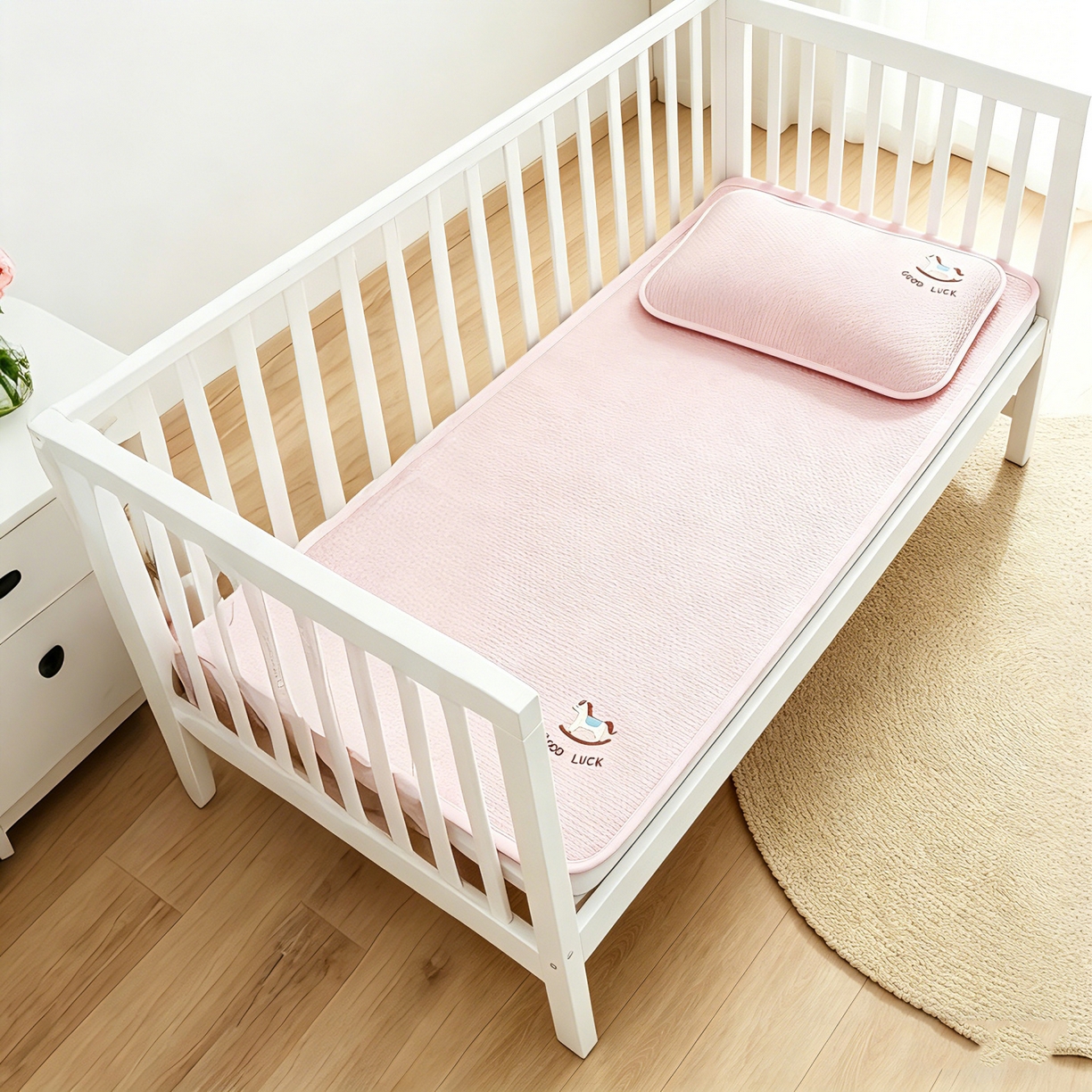 91家纺网 家纺一手货源 找家纺 川悦生活 2026新款A类凉豆豆绣花冰丝儿童凉席 奶小马粉