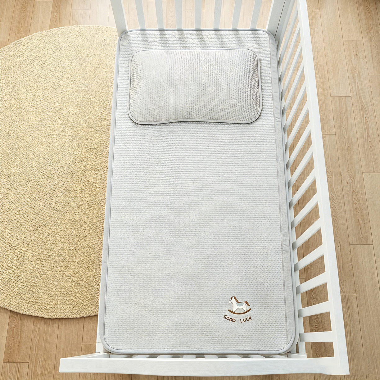 91家纺网 家纺一手货源 找家纺 川悦生活 2026新款A类凉豆豆绣花冰丝儿童凉席 奶小马灰