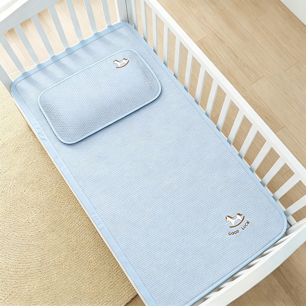 91家纺网 家纺一手货源 找家纺 川悦生活 2026新款A类凉豆豆绣花冰丝儿童凉席 奶小马蓝