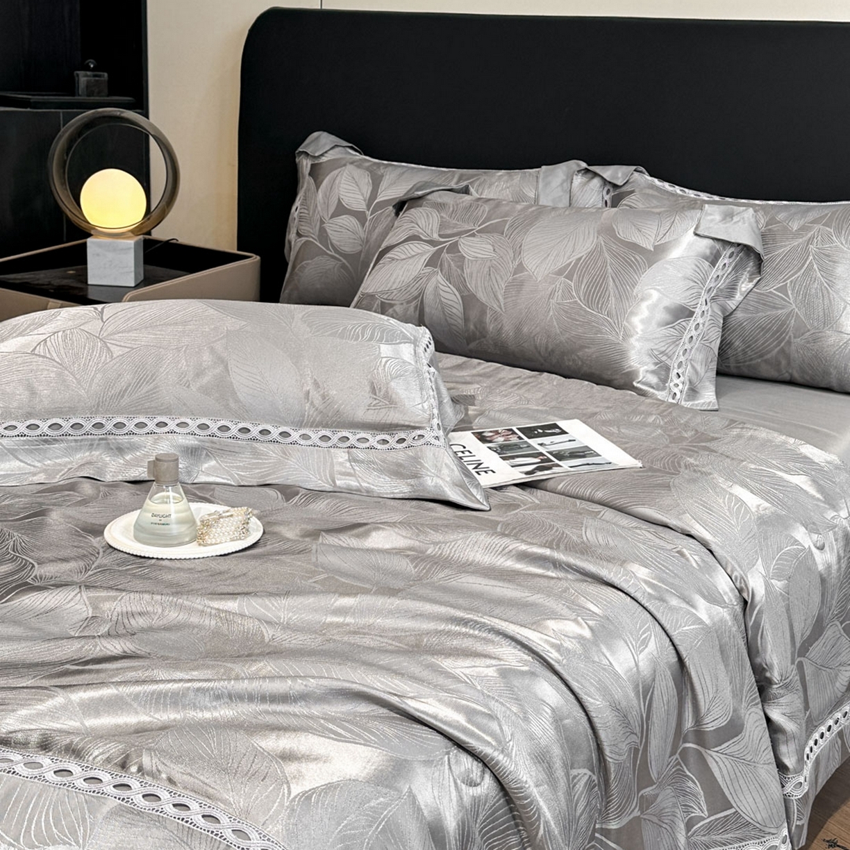 91家纺网 家纺一手货源 找家纺 博纳家纺 2026新款轻奢高端拼角镂空宽边款夏被夏凉被空调被四件套-朱丽叶 朱丽叶-绅士灰