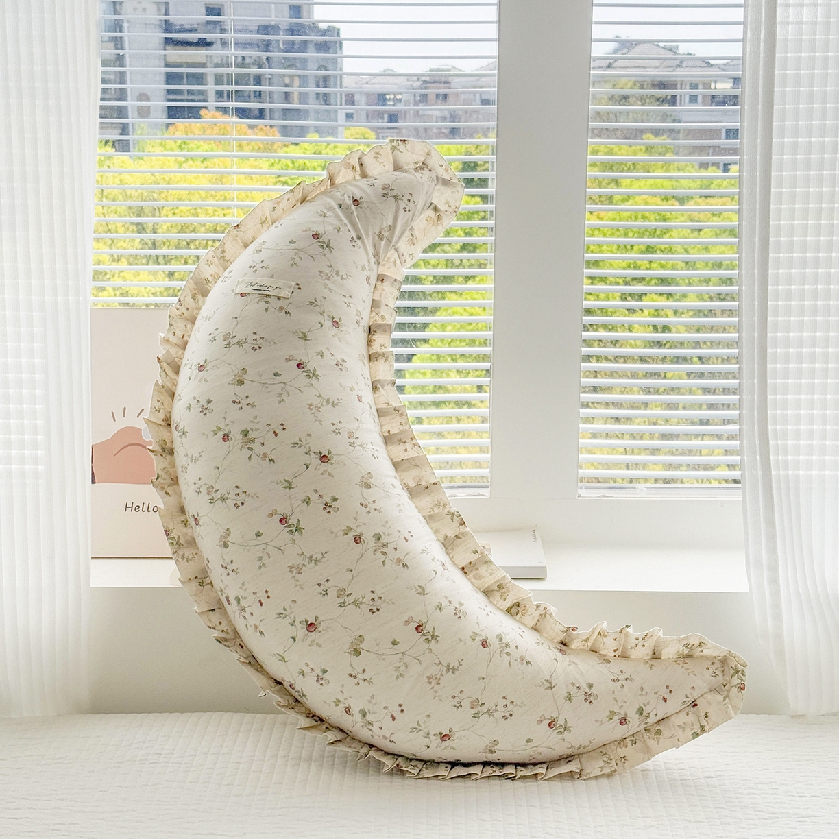 91家纺网 家纺一手货源 找家纺 蔻眠 升级款棉麻花边月亮长抱枕夹腿抱枕芯多功能月亮枕头 升级款-午后藤蔓