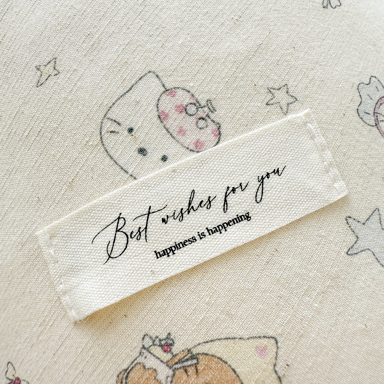 91家纺网 家纺一手货源 找家纺 蔻眠 升级款棉麻花边月亮长抱枕夹腿抱枕芯多功能月亮枕头 升级款-小萌猫