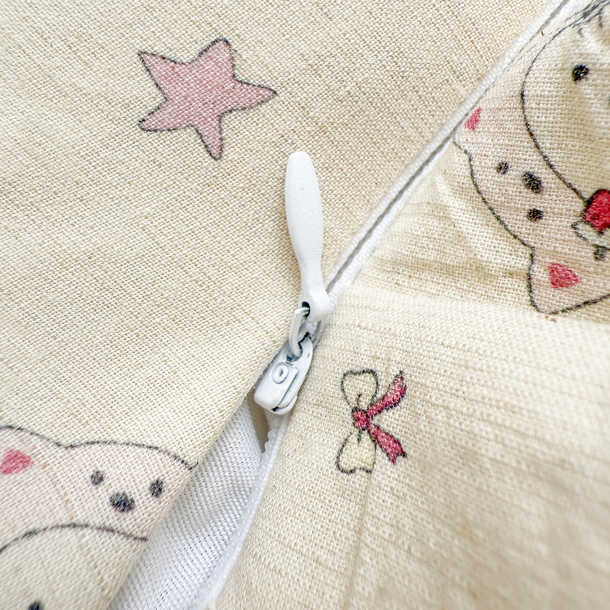 91家纺网 家纺一手货源 找家纺 蔻眠 升级款棉麻花边月亮长抱枕夹腿抱枕芯多功能月亮枕头 升级款-小萌猫