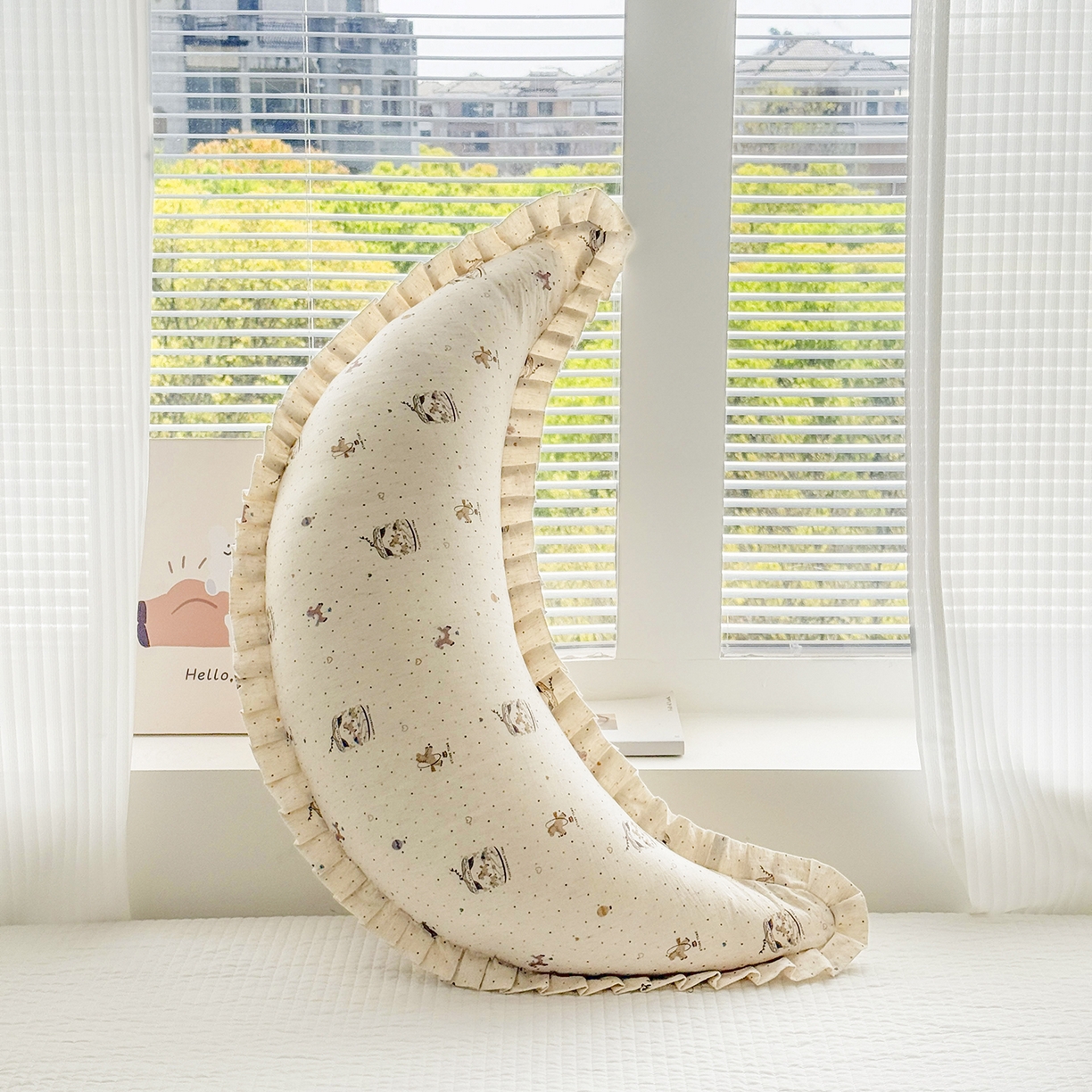 91家纺网 家纺一手货源 找家纺 蔻眠 升级款棉麻花边月亮长抱枕夹腿抱枕芯多功能月亮枕头 升级款-乐园