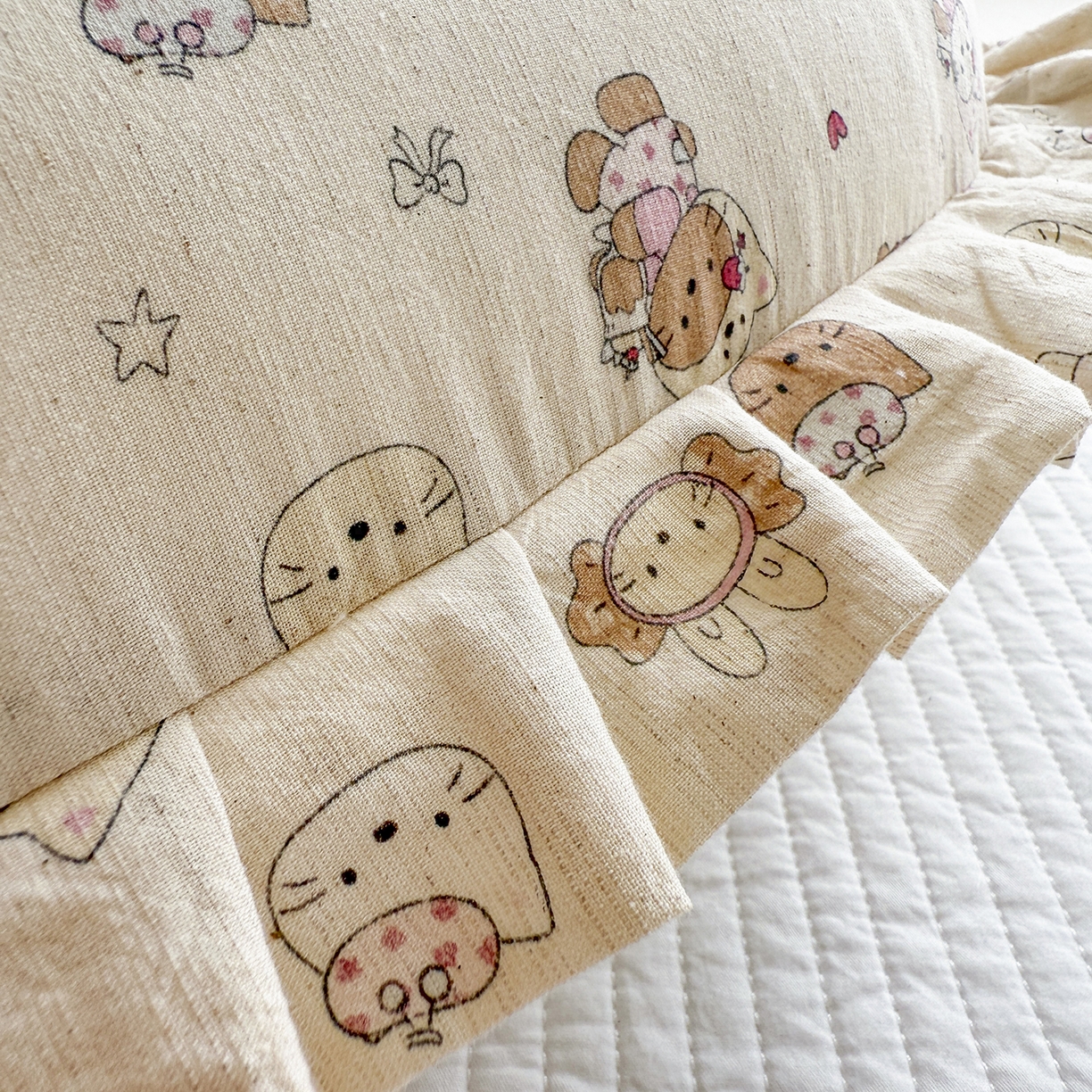 91家纺网 家纺一手货源 找家纺 蔻眠 升级款棉麻花边月亮长抱枕夹腿抱枕芯多功能月亮枕头 升级款-小萌猫