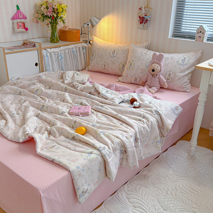 91家纺网 家纺一手货源 找家纺 老帅的工厂店 2026新款A类全棉双层纱大豆纤维夏被 花野闲兔