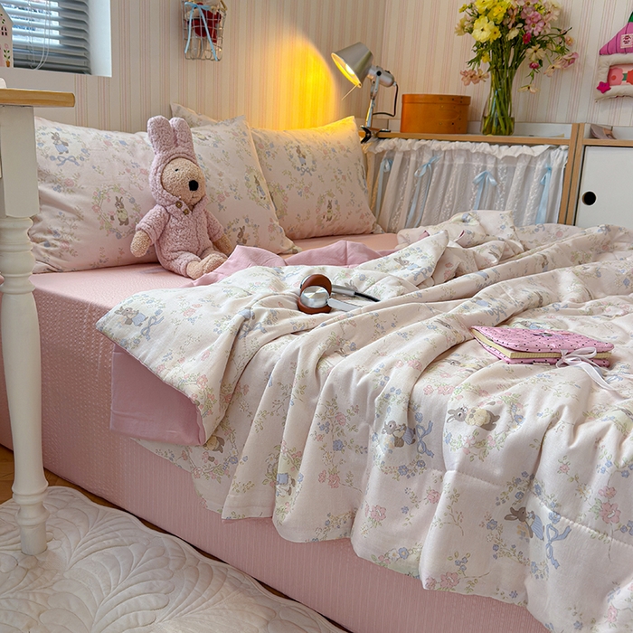 91家纺网 家纺一手货源 找家纺 老帅的工厂店 2026新款A类全棉双层纱大豆纤维夏被 花野闲兔