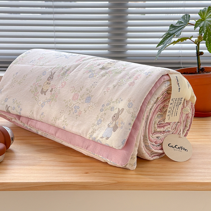 91家纺网 家纺一手货源 找家纺 老帅的工厂店 2026新款A类全棉双层纱大豆纤维夏被 花野闲兔