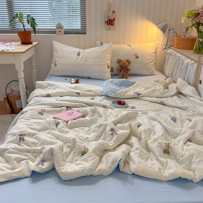 91家纺网 家纺一手货源 找家纺 老帅的工厂店 2026新款A类全棉双层纱大豆纤维夏被 奶熊