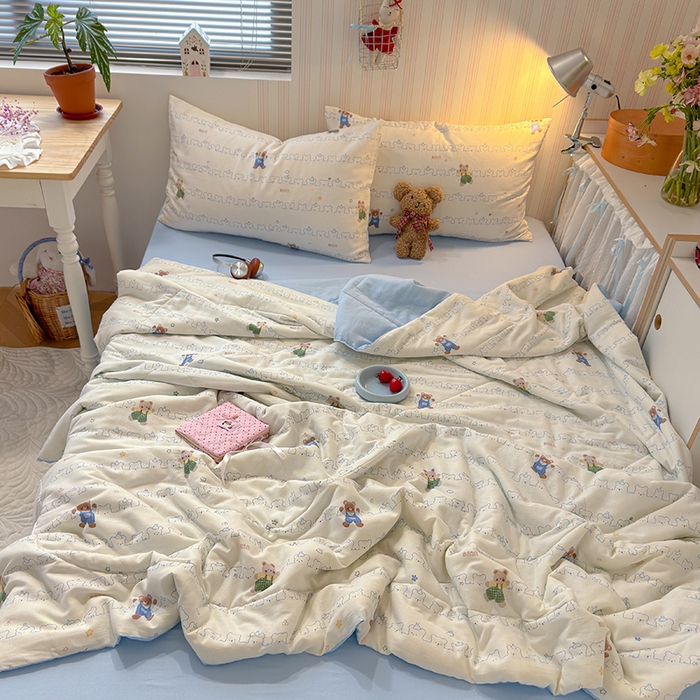 91家纺网 家纺一手货源 找家纺 老帅的工厂店 2026新款A类全棉双层纱大豆纤维夏被 奶熊