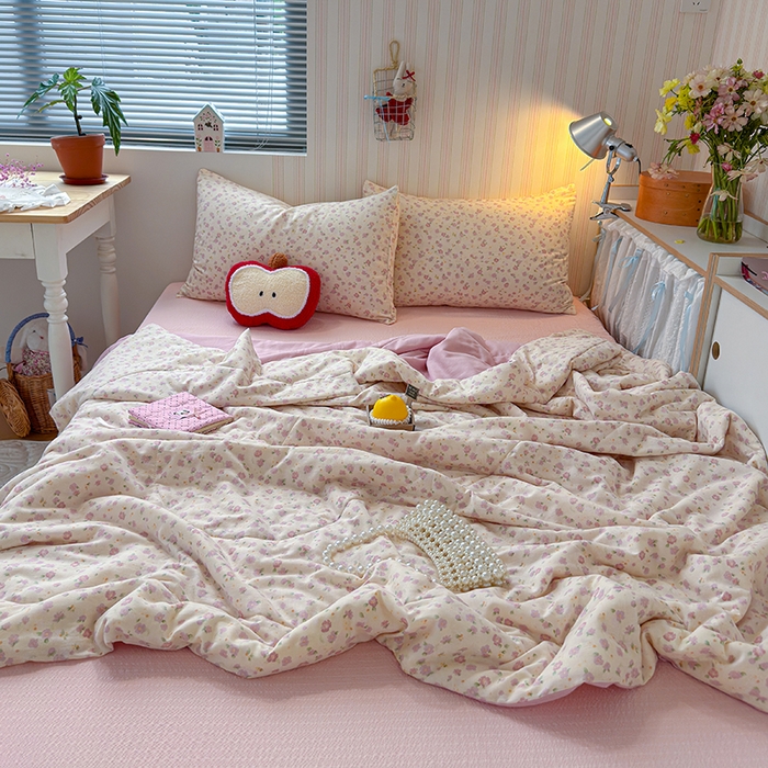 91家纺网 家纺一手货源 找家纺 老帅的工厂店 2026新款A类全棉双层纱大豆纤维夏被 樱花限定