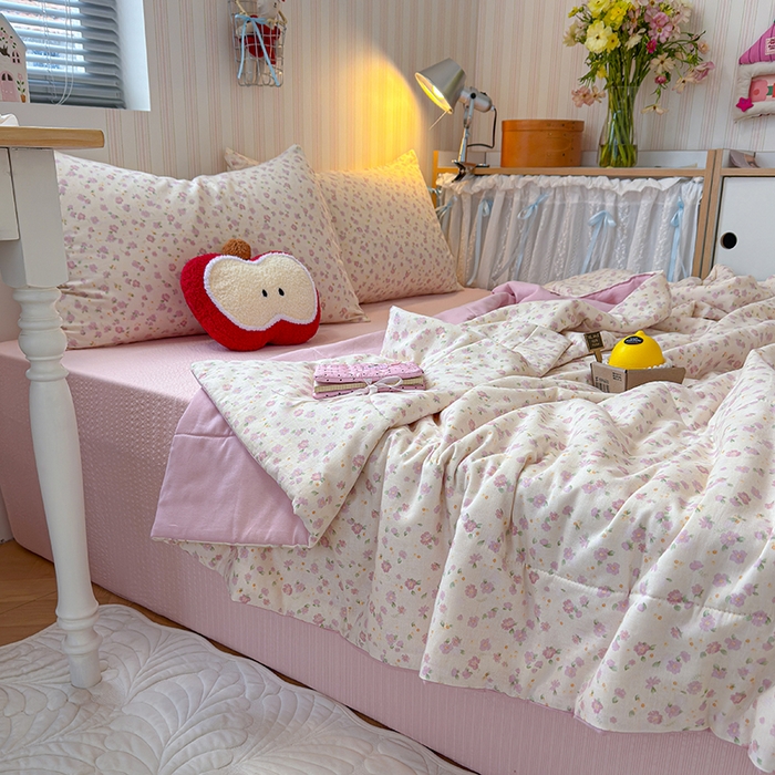 91家纺网 家纺一手货源 找家纺 老帅的工厂店 2026新款A类全棉双层纱大豆纤维夏被 樱花限定