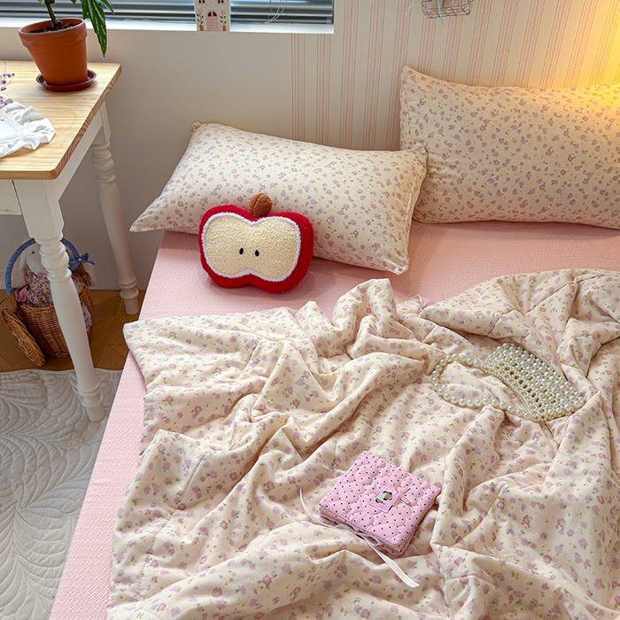 91家纺网 家纺一手货源 找家纺 老帅的工厂店 2026新款A类全棉双层纱大豆纤维夏被 樱花限定