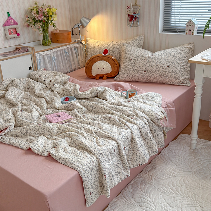 91家纺网 家纺一手货源 找家纺 老帅的工厂店 2026新款A类全棉双层纱大豆纤维夏被 樱枝