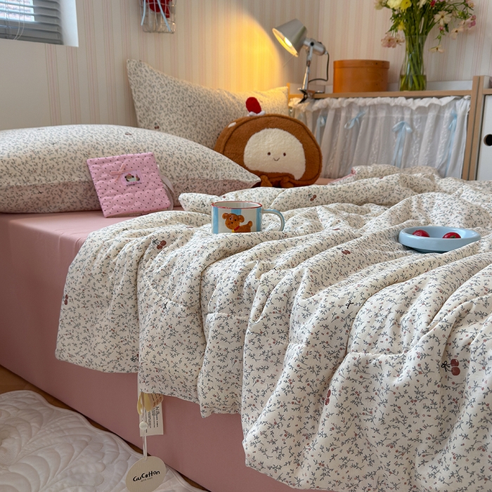 91家纺网 家纺一手货源 找家纺 老帅的工厂店 2026新款A类全棉双层纱大豆纤维夏被 樱枝