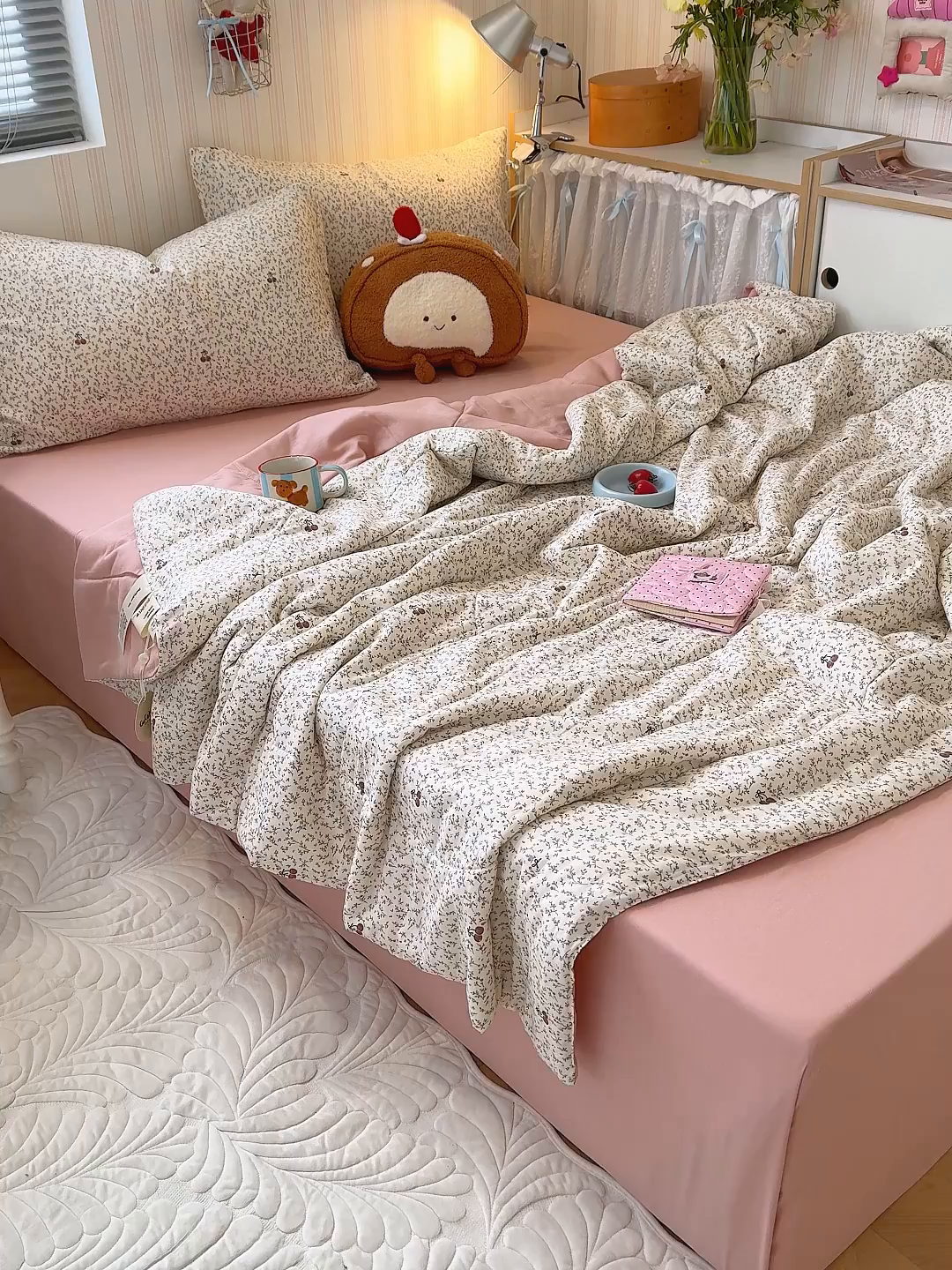 91家纺网 家纺一手货源 找家纺 老帅的工厂店 2026新款A类全棉双层纱大豆纤维夏被 樱枝