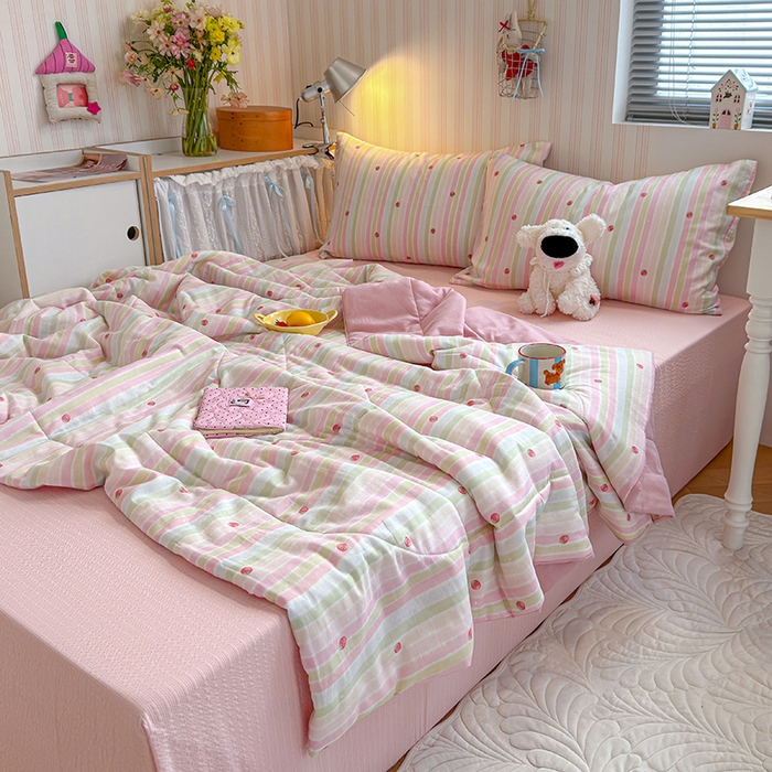 91家纺网 家纺一手货源 找家纺 老帅的工厂店 2026新款A类全棉双层纱大豆纤维夏被 芝芝莓莓