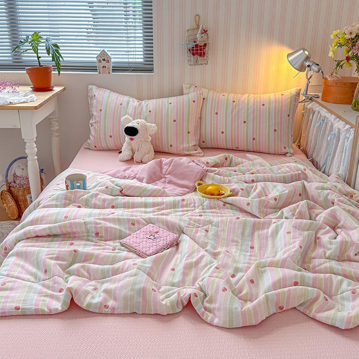 91家纺网 家纺一手货源 找家纺 老帅的工厂店 2026新款A类全棉双层纱大豆纤维夏被 芝芝莓莓