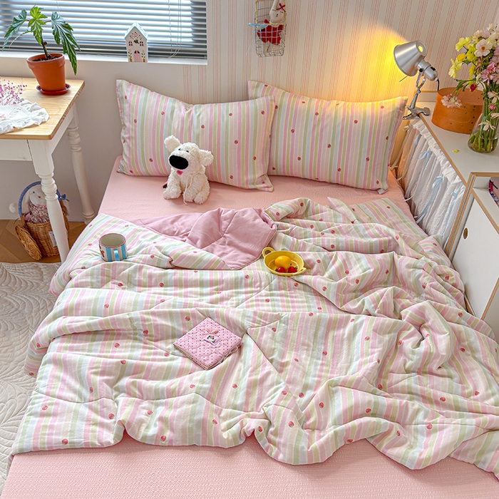 91家纺网 家纺一手货源 找家纺 老帅的工厂店 2026新款A类全棉双层纱大豆纤维夏被 芝芝莓莓