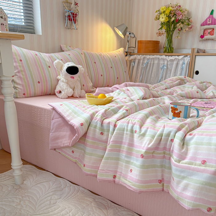 91家纺网 家纺一手货源 找家纺 老帅的工厂店 2026新款A类全棉双层纱大豆纤维夏被 芝芝莓莓