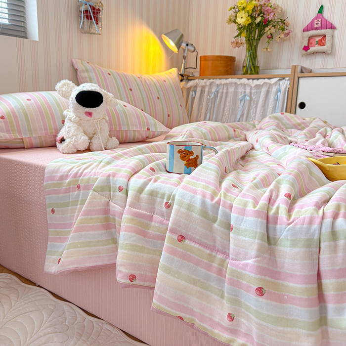 91家纺网 家纺一手货源 找家纺 老帅的工厂店 2026新款A类全棉双层纱大豆纤维夏被 芝芝莓莓