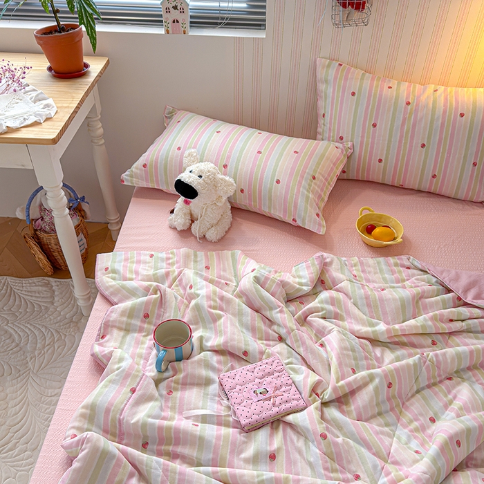 91家纺网 家纺一手货源 找家纺 老帅的工厂店 2026新款A类全棉双层纱大豆纤维夏被 芝芝莓莓