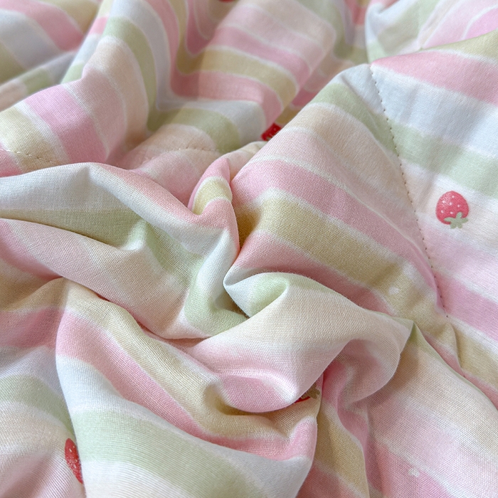 91家纺网 家纺一手货源 找家纺 老帅的工厂店 2026新款A类全棉双层纱大豆纤维夏被 芝芝莓莓