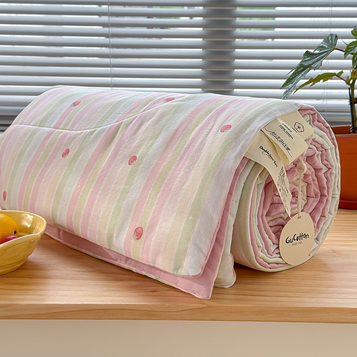 91家纺网 家纺一手货源 找家纺 老帅的工厂店 2026新款A类全棉双层纱大豆纤维夏被 芝芝莓莓