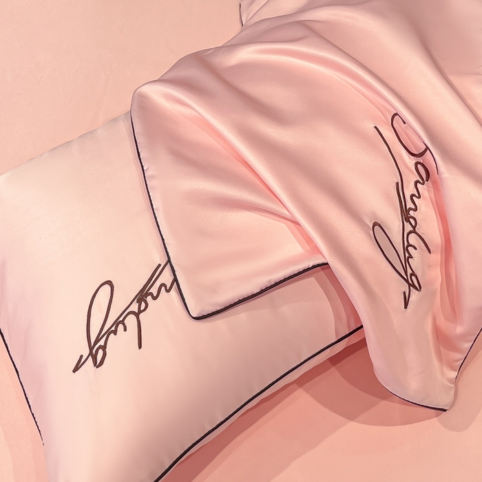 91家纺网 家纺一手货源 找家纺 云恋家纺 2026新款冰丝刺绣单枕套枕套单件 浪漫假日-樱花粉