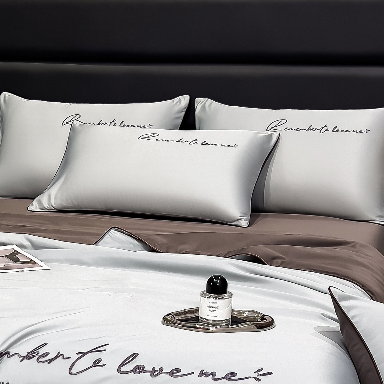 91家纺网 家纺一手货源 找家纺 云恋家纺 2026新款冰丝刺绣单枕套枕套单件 浪漫假日-浅灰+绅士灰