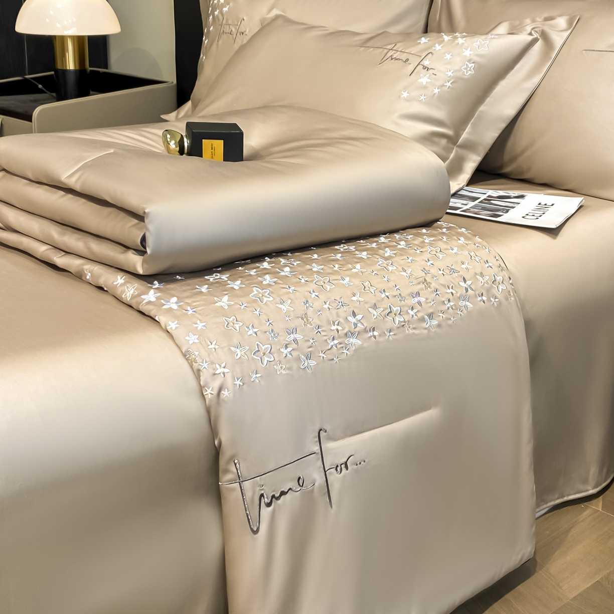 91家纺网 家纺一手货源 找家纺 新方向 2026新款刺绣A类20%蚕丝天丝棉夏被夏凉被空调被四件套-星耀 星耀-香槟