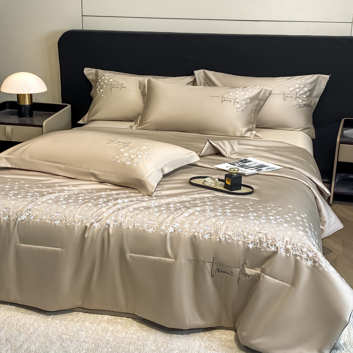 91家纺网 家纺一手货源 找家纺 新方向 2026新款刺绣A类20%蚕丝天丝棉夏被夏凉被空调被四件套-星耀 星耀-香槟