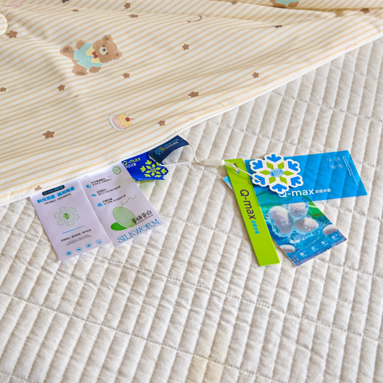 91家纺网 家纺一手货源 找家纺 一加一 2026新款A类凉感冰皮印花冰蚕被夏被夏凉被空调被 条纹芝士熊